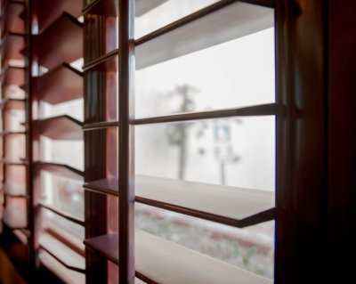 Hoe verduisterend en isolerend zijn shutters?